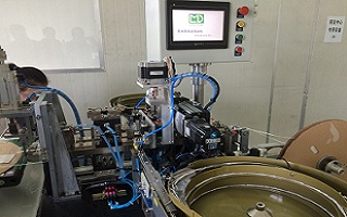 LED陶瓷燈絲支架鉚壓機(jī)